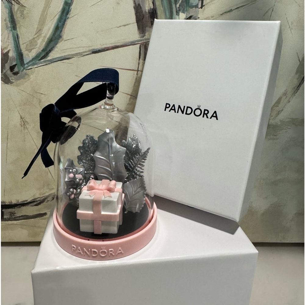 PANDORA limited edition ornament 🌸